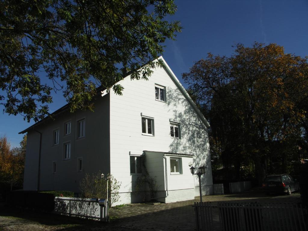 Haus Am Bach - Gemutliche Fruhstuckspension Allershausen Eksteriør billede